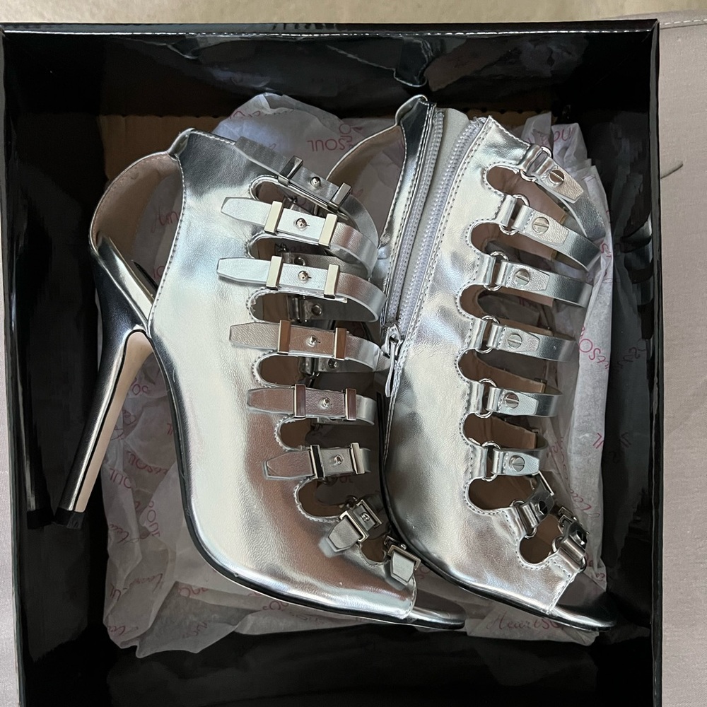 HeartSoul Desiree Silver Strappy Cage Heels 6